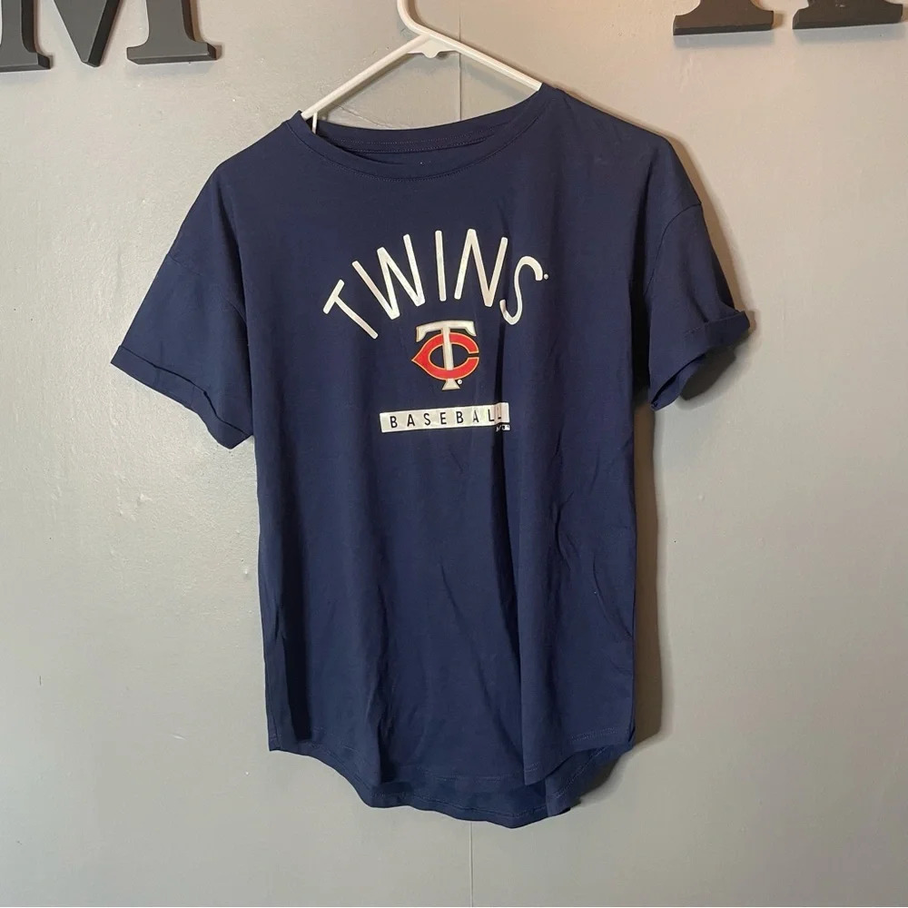 Twins baseball navy blue shirt sleeve‎ shirt women's size medium